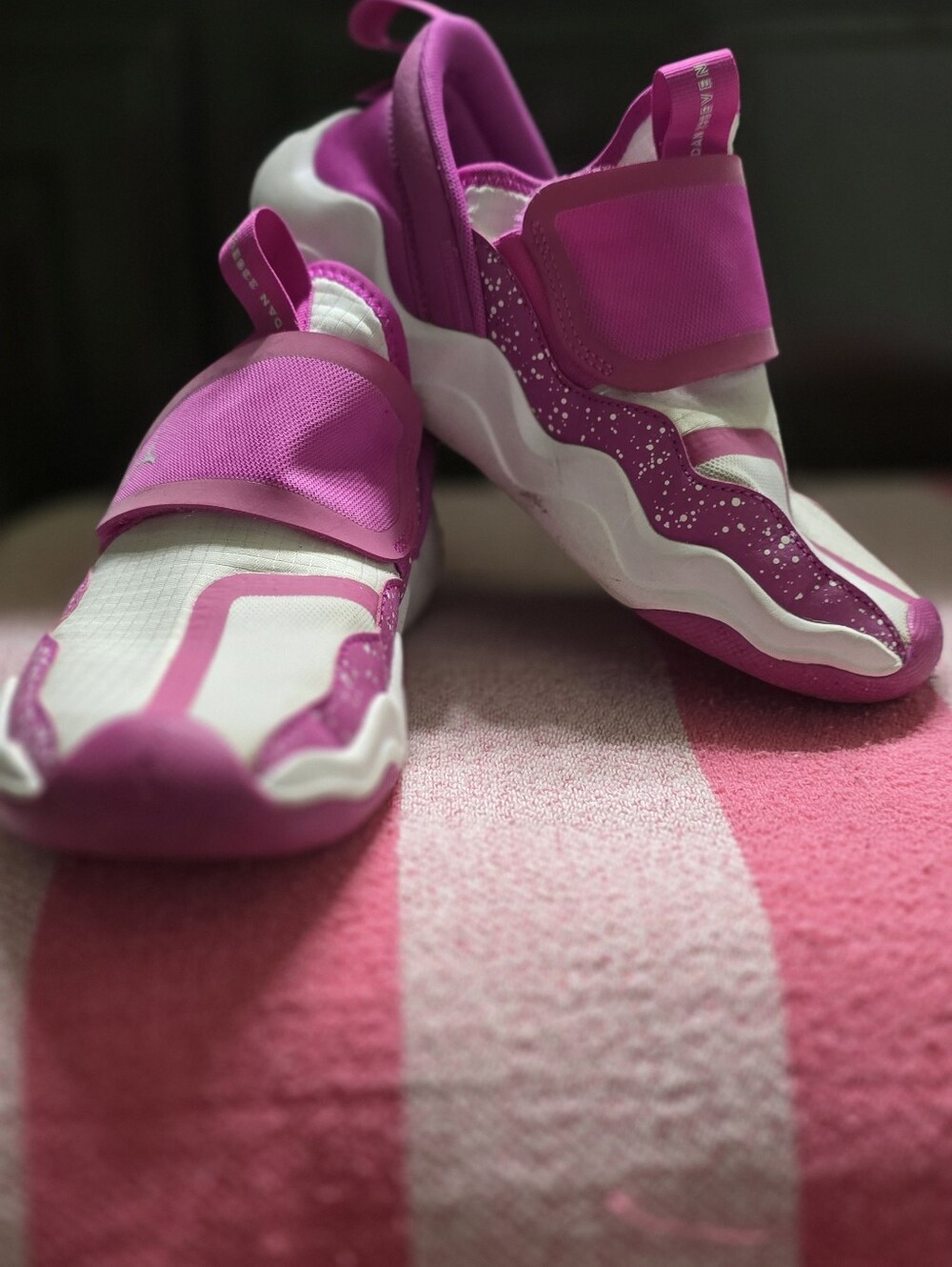 Jordan Kids Slip-On Sneakers in Pink and White